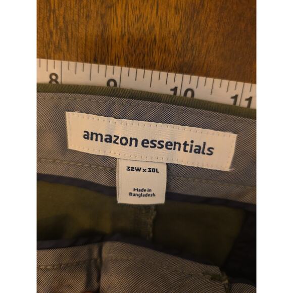 Amazon Essentials Men's 38x30 Classic Fit Chino Pants Olive Green NWT Casual - Picture 3 of 5